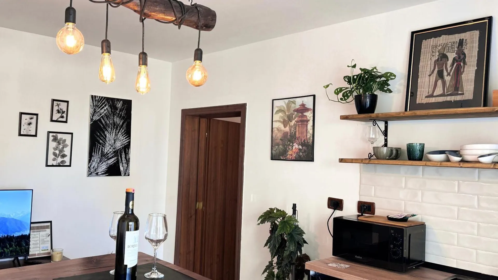 Tirana Apartment 0*,  Albania